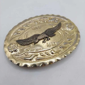 Vintage Soaring Eagle Gürtelschnalle goldfarbene Blumen 2,2 Unzen dünn 3 7/8" x 2 13/16 - Bild 1 von 4