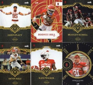 Tarjetas de fútbol americano exclusivas de Arkansas Razorbacks de Onit Athlete Timeless 2025 - Tú eliges - Imagen 1 de 33
