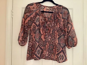 Ladies Hollister floaty blouse top pink pattern very pretty size M - Picture 1 of 6
