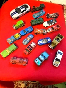 Vintage Lot (19 ) of toy cars and trucks - Picture 1 of 5