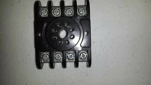 Amphenol Phenolic Octal Relay Base - Picture 1 of 2