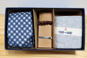 4 VIER HAND Herrenkrawatte, Krawattennadel, Armband & Socken Set - Vatertag Geschenkset - Bild 1 von 1