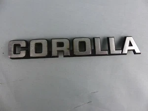 TOYOTA COROLLA ancien monogramme emblème logo sigle insigne badge en plastique - Picture 1 of 2