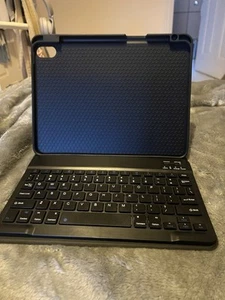 Bluetooth Keyboard And Case iPad Air 5 And 4 - Picture 1 of 11