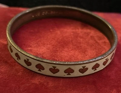 Brazalete Brazalete Kate Spade Nueva York As de Picas Esmalte Blanco Y Tono Dorado Foto 1 de 4