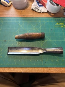 Vintage L & I J weiß 1 1/2" Stechbeitel Hohlbeitel 10 1/2" lang 14 1/2" mit Holzgriff - Bild 1 von 8