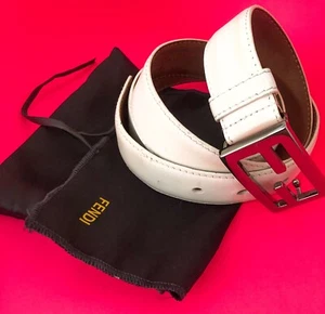 Cinturón Blanco Fendi hebilla espejada negra entrelazada FF. Precio de venta sugerido por el fabricante: £355 - Imagen 1 de 7