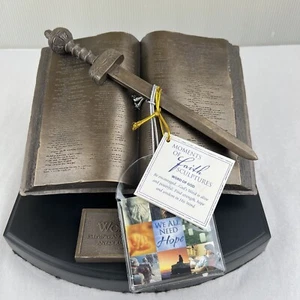 Leuchtturm Moments of Faith Bibel Figur Bronze-ähnlich Metall Schriftaufsteller - Bild 1 von 11