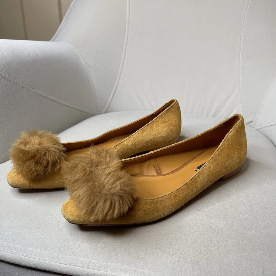 Mocasín de gamuza para mujer Zara Basic Collection zapato plano casa puff pom camel talla 37 Foto 1 de 4