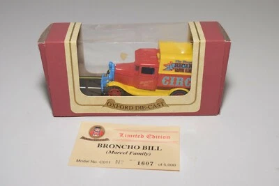 WW 1:43 OXFORD BRONCHO BILL RICARDO CIRCUS VAN ROSSO GIALLO NUOVO CON SCATOLA - Immagine 1 di 4