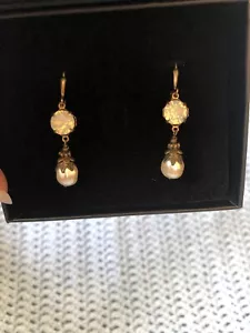 Antique Style Dangle Earings - Picture 1 of 3