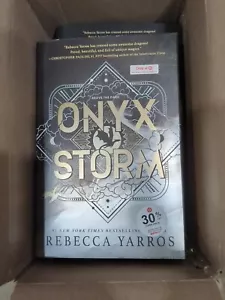 ONYX STORM TARGET EXCLUSIVE HARDCOVER COLLECTORS EDITION **NEW** - Imagen 1 de 2