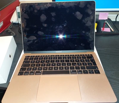 Apple MacBook Air 2017, rosgold, neuer Akku, defekt - Bild 1 von 4