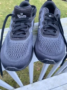 New Balance Women’s Black Sneakers Size 7 NWOT - Picture 1 of 13