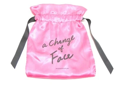 BOLSO DE JUEGO SEPHORA SEPTIEMBRE 2017 UN CAMBIO DE CARA NEGRO Y ROSA SATINADO CON CORDÓN ingenio Foto 1 de 2