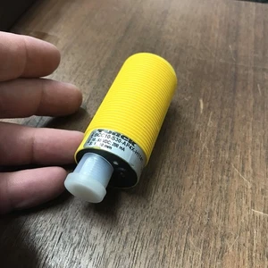 Sensore capacitivo Turck bcc10-s30-ap4x-h1141 nuovo misura 30mm gamma 10mm - Foto 1 di 6