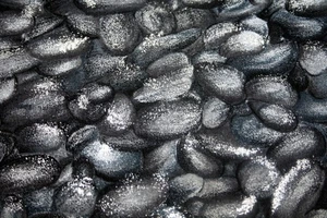 PEBBLES IN BLACK AND GRAY-NATURESCAPES BY JENNIFER SAMPOU - 100% COTTON FABRIC - Picture 1 of 4