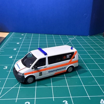 Vehículo de emergencia Volkswagen Cruz Roja Alemana escala HO 1:87 Rietze Foto 1 de 4