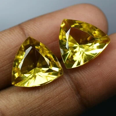 Par de piedras preciosas sueltas de zafiro natural certificadas de 20 quilates de color amarillo Foto 1 de 4