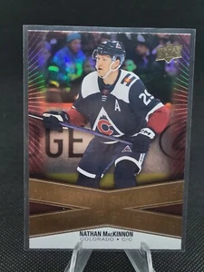 2023-24 NATHAN MACKINNON AVALANCHE SS-6 SUPERSTAR SHOWCASE - Bild 1 von 2