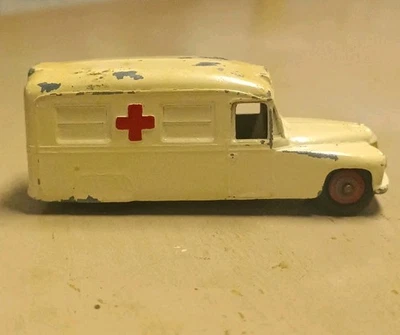Dinky Toys Gb n° 253 Daimler ambulance 1:43 - Photo 1/4