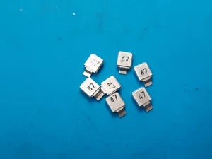 Mica metal clad capacitor 47pF 300V R.F medical application filter r.f radio - Imagen 1 de 2