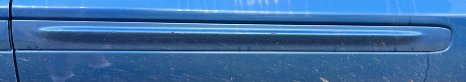 Оригинальный молдинг для передней двери со стороны пассажира под правую руку для Jeep Liberty 2002 2003 2004 годов выпуска 5GF54TZZAC - Изображение 1 из 1