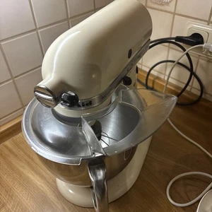 KitchenAid Artisan Series 5 300W Küchenmaschine - 5L, Beige. (5KSM150) - Bild 1 von 3