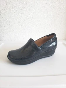 Nurture Perry Embossed Leather Clogs Navy Blue Shoes Women Size 9M - Picture 1 of 17
