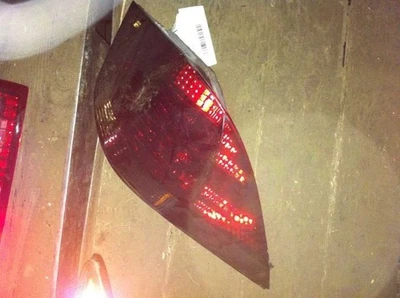 04 05 06 07 BMW 525I LENTE LANTERNA TRASEIRA ESQUERDA LENTE VERMELHA CLARA - Imagem 1 de 4