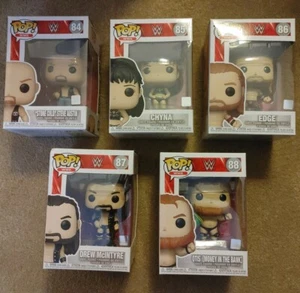 Funko Pop! WWE 2021 Set Completo 5 Stone Cold Chyna Edge Otis Wrestling In Mano - Foto 1 di 5