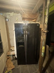 fridge freezer with water dispenser - Picture 1 of 4