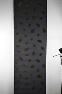 VELVET FLOCK GREY WALLPAPER 5-50 FOR FEATURE WALL 60x285CM | FINGERPRINTS DESIGN - Picture 1 of 4