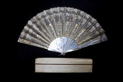 Antique Mother of Pearl Hand Fan by Duvelleroy London Original Case - Изображение 1 из 4