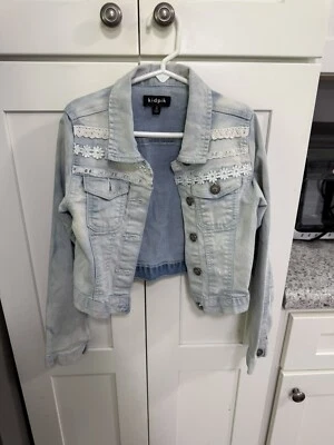 Chaqueta vaquera corta para niñas con ribete de encaje margarita talla 10 Foto 1 de 3