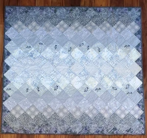 Handgefertigte Steppdecke quadratisch Schoß Wandbehang GRAU lila weiß schwarz VÖGEL 44"x45" - Bild 1 von 9