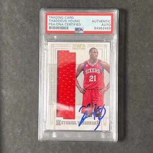 2012-13 Panini National Treasures #38 Thaddeus Young Signed Card PSA AUTO Slabbe - Picture 1 of 2