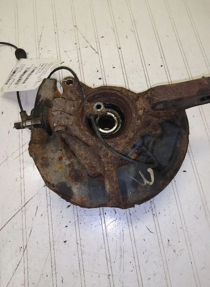 2002-2008 Subaru Forester Impreza Left Driver Spindle Knuckle - Image 1 of 2