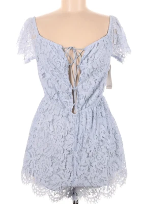 Mujer Azul Cielo Tobi Encaje Volantes Mameluco Mangas Fuera del Hombro Flutter Mediano Foto 1 de 3