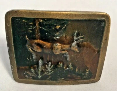 Hebilla de cinturón artesanal de metal Indiana vintage 1977 ciervo corriendo en resina forestal y latón Foto 1 de 4