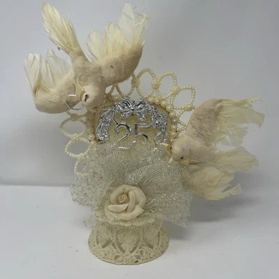 Topper de boda vintage 25 años 50 EE. UU. con dos palomas amarillentas pero preciosas Foto 1 de 4