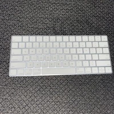 Apple Magic A1644 Keyboard No Lightning Connector Rechargeable Battery Untested - Image 1 of 4
