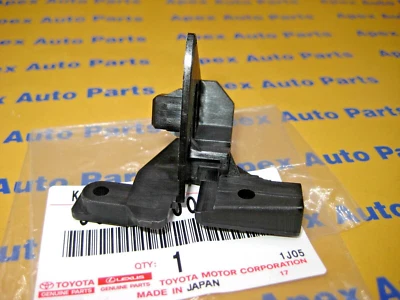 Soporte de clip retenedor parachoques delantero pasajero derecho Toyota Scion XB 2004-2006 Foto 1 de 3