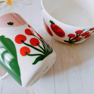 Juego de tazones/tazas Marimekko Tori Foto 1 de 4