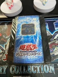 YUGIOH BOOSTER PACK COLLECTORS TIN 2007 SEALED - Picture 1 of 7