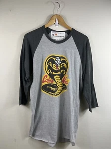 Camiseta Cobra Kai Karate Niño Torneo Dojo Película Manga 3/4 Raglán Gris/Negro - Imagen 1 de 7