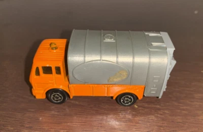 Majorette No.218 Mercedes-Benz NG 73 Garbage Truck Orange 1:100 Ville de Paris - Image 1 of 4