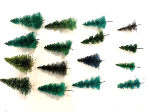 LOT N°3 16 ARBRES TYPE SAPINS 4 HAUTEURS 5CM 6CM 7CM ET 8CM ECHELLES HO ET N - Bild 1 von 2