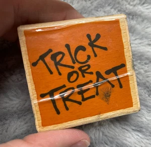 Vap! Scrap Wooden Rubber Stamp "Trick or Treat" 2 x 2 Scrap Booking - Picture 1 of 7