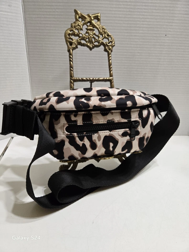 Riñonera DAGNE DOVER ACE estampado de leopardo Foto 1 de 4